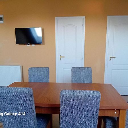 Koetel Utcai Vendeghaz Villa บาลาตอนเคเรสตูร์ ภายนอก รูปภาพ